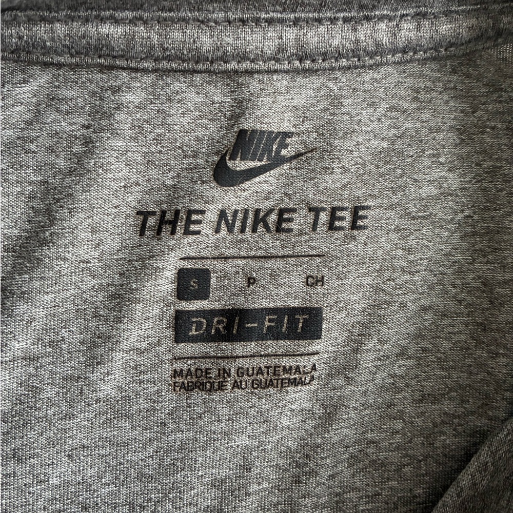 Nike top - Picture 2 of 3